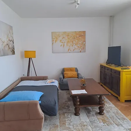 Downtown Apartment *